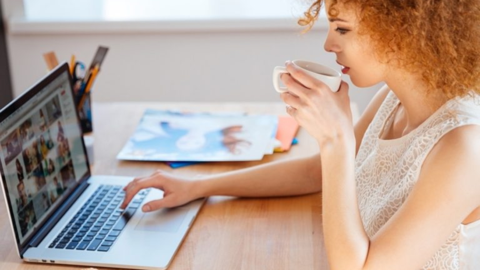 woman-photographer-drinking-coffee-and-working-PJNBP6U@2x-768x576